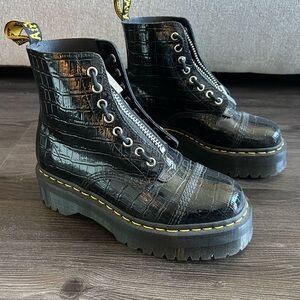 Dr. Marten sinclair boot croc embossed